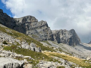 Rocky alpine peaks above Lake Melchsee or Melch Lake in the Uri Alps mountain massif, Kerns - Canton of Obwalden, Switzerland (Kanton Obwald, Schweiz)