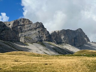 Rocky alpine peaks above Lake Melchsee or Melch Lake in the Uri Alps mountain massif, Kerns - Canton of Obwalden, Switzerland (Kanton Obwald, Schweiz)