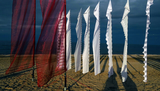 artistic installations on the beach of cervia on the occasion of the kite festival