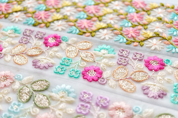 Fototapeta premium パステルカラーのインド刺繍リボンの背景