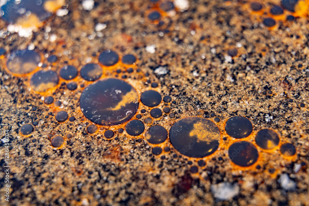 Fototapete close up macro shot of fat globules, fat droplets or grease spots in a frying pan - texture for comp