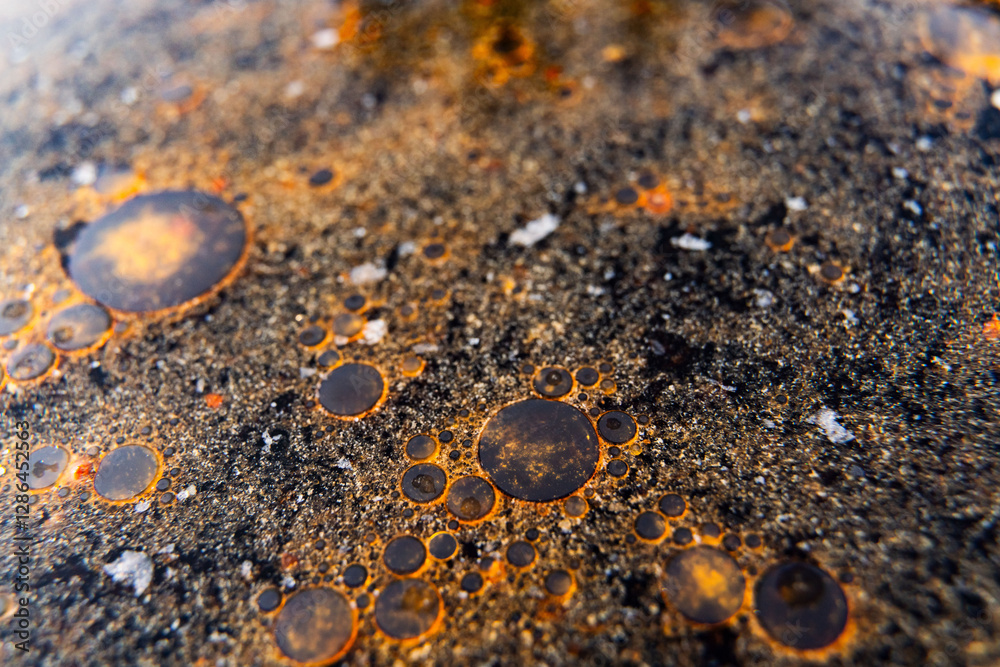 Fototapete close up macro shot of fat globules, fat droplets or grease spots in a frying pan - texture for comp