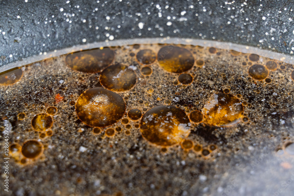 Fototapete close up macro shot of fat globules, fat droplets or grease spots in a frying pan - texture for comp