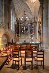 Obraz premium Crowned Virgin Mary sided by Saint Dominic and Saint Catherine of Siena along with 15 medallions, images on the Rosary altarpiece. Locronan-France-319