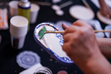 Making plaster casts with polymer plaster. Artistic workshop for kids. 