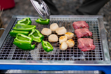 キャンプでバーベキュー