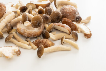 冷凍きのこ　冷凍した椎茸としめじ