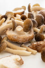 冷凍きのこ　冷凍した椎茸としめじ