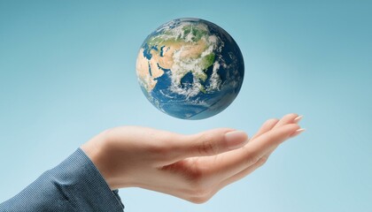 거대한 손 위에 떠 있는 작은 지구