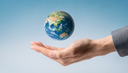 거대한 손 위에 떠 있는 작은 지구