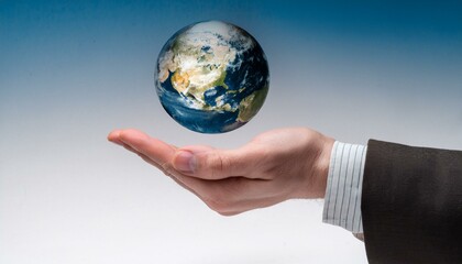 거대한 손 위에 떠 있는 작은 지구