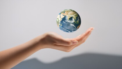 거대한 손 위에 떠 있는 작은 지구