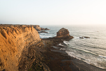 Obraz premium Algarve coastline in the evening with no people.