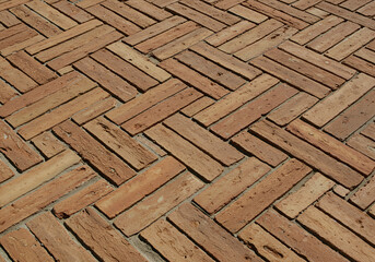 Patterned face brick wall with herringbone layout