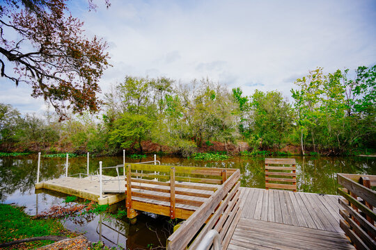The landscape of the dock of Lake Thonotosassa in Florida	
