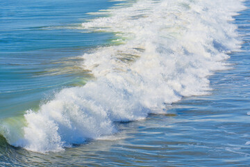 Fototapeta premium Cresting Waves Along Oceanside Coastline, California