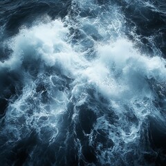 Obraz premium Turbulent waters: A dynamic display of churning ocean waves and sea foam.