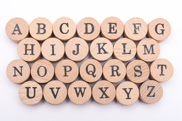 Abecedario en letras de madera impresa