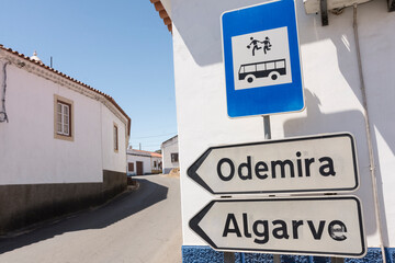 Cartel indicador en pueblo de Alentejo