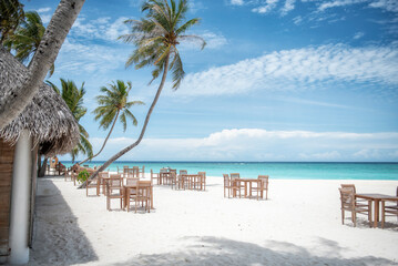 Aerial view of tropical island with white sand beach and turquoise ocean, Maldives © Ewelina