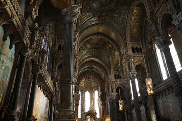 Stunning Interiors of Lyon Cathedral – Gothic Architecture and Sacred Beauty
