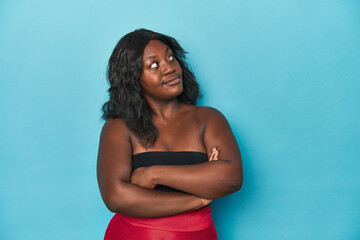 Young african american curvy woman dreaming of achieving goals and purposes