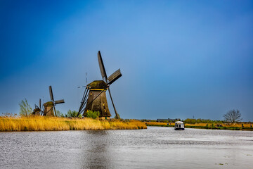 Fototapeta premium Charming Views of the Windmill Village in the Netherlands – A Timeless Dutch Landscape