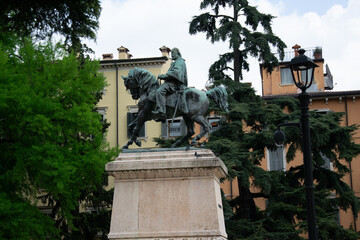 statue in verona