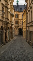 Obraz premium Charming cobblestone street with historic architecture in european city