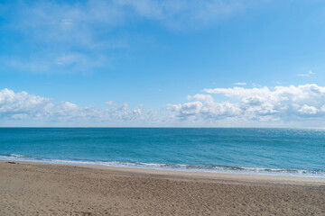 青い空と青い海と砂浜