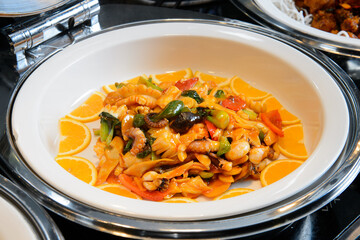 Stir-fried seafood and vegetables with spicy seasoning
