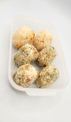 おむすびのお弁当・Rice ball lunch box・기저귀의 도시락