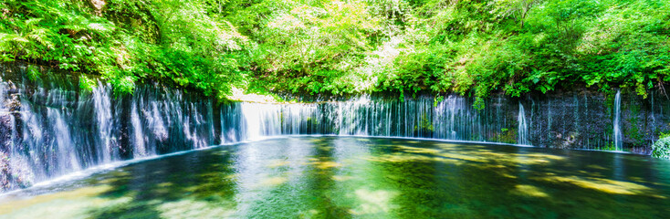 Fototapeta premium 白糸の滝 軽井沢 長野県 【 軽井沢 の 観光名所 】