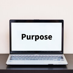 Purpose 目的 の 文字 が PC 画面 に 表示 【 ウェブページ 素材 】
