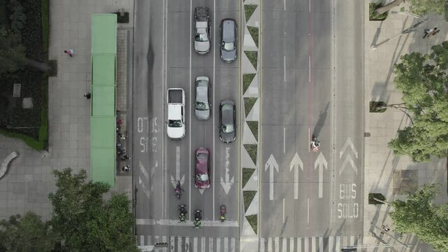 Paseo de la reforma hacia el Angel de la independencia