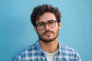 Obraz premium A Man Wearing Eyeglasses With A Serious And Focused Expression