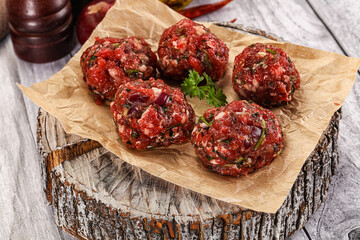 Raw beef meatballs for cooking