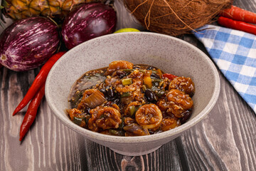 Squid with vegetables in oyser sauce