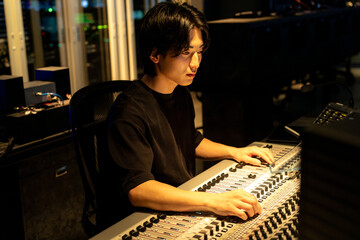 音響オペレーター【撮影協力:スカパー東京メディアセンター】	