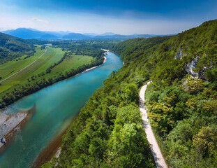 Obraz premium Generated image 川沿いのハイキングコース