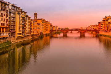 Obraz premium River Arno and bridge, Florence, Italy