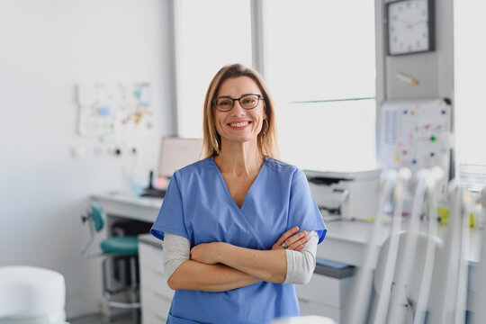Friendly nurse a modern medical clinic.