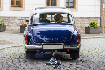 Hochzeit Auto mit Blech B&uuml;chsen