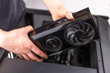 Installing and removing a video card from a working computer