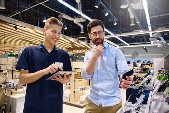 Engaging and exceptional customer service within the vibrant electronics retail environment