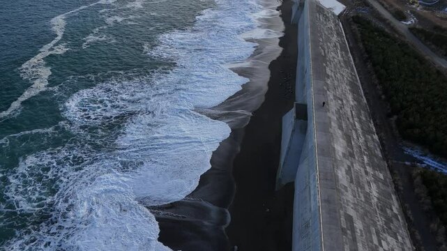 野田村・十府ヶ浦の防潮堤の上を移動（空撮） - 岩手県九戸郡野田村,日本