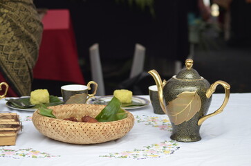 Traditional Dish Set