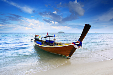 Fototapeta premium Traditional Thai Long tail boats moored on the Lipe beach, at lipe island. Satun Province Thailand 