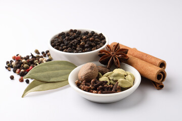 Indian Spices and herbs, black pepper, eliches 