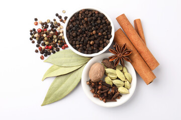 Indian Spices and herbs, black pepper, eliches 